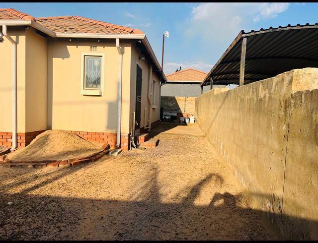 3 BEDROOM FREEHOLD FOR SALE IN GLENWAY ESTATE